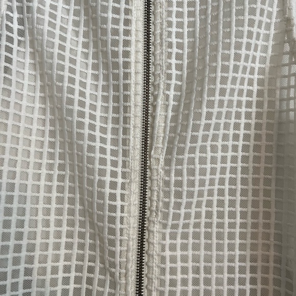 White babydoll smock romper with box detailing and zipper - Picture 3 of 3